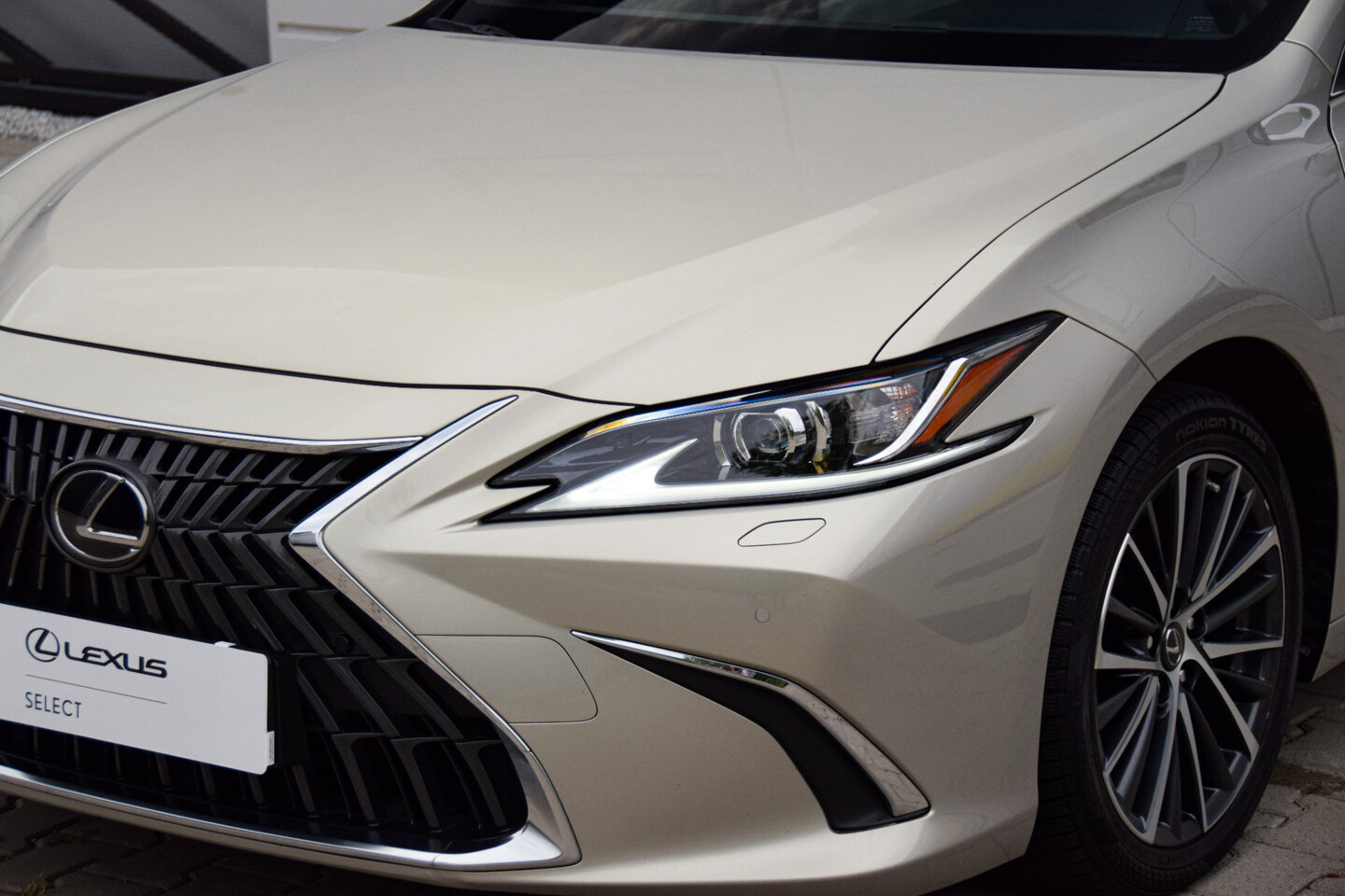 Lexus ES