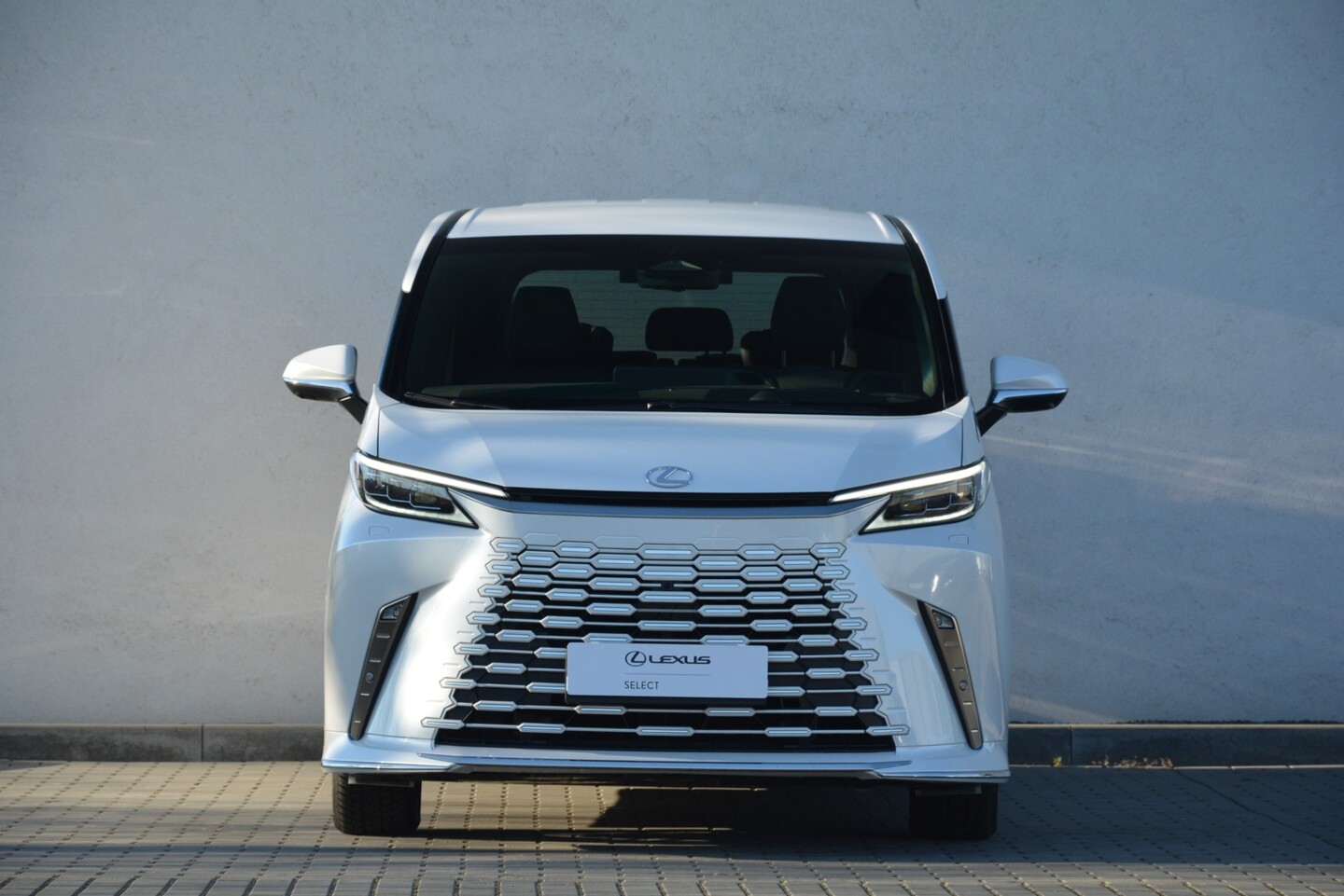 Lexus LM