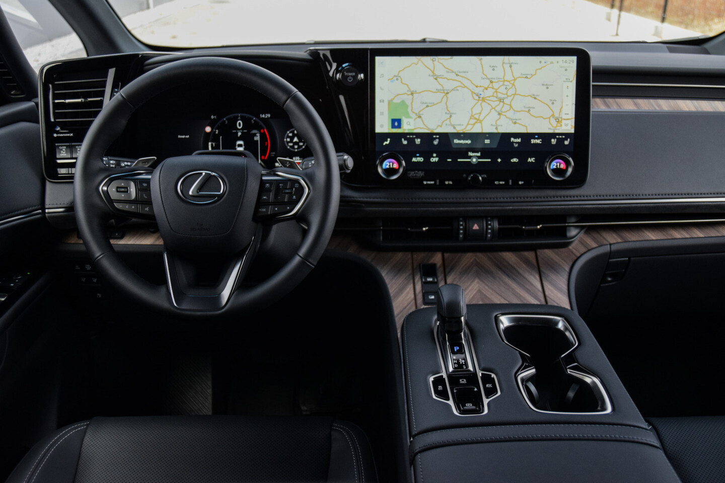 Lexus LM