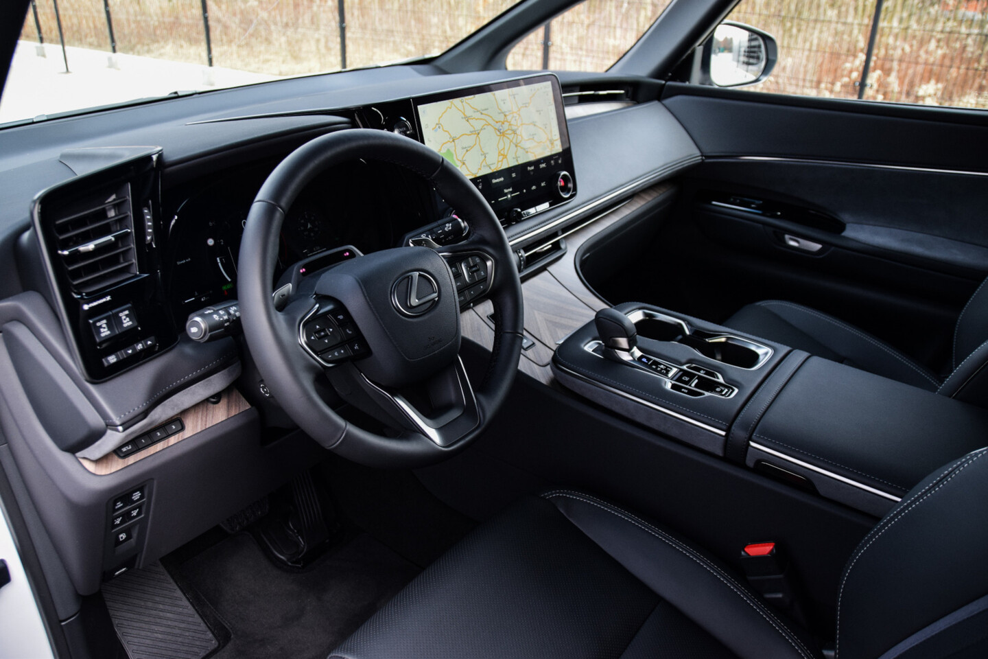 Lexus LM