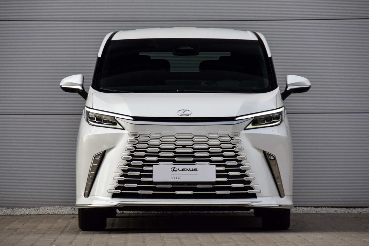 Lexus LM